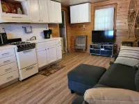 Castaways Cottage on Croton Pond 1)