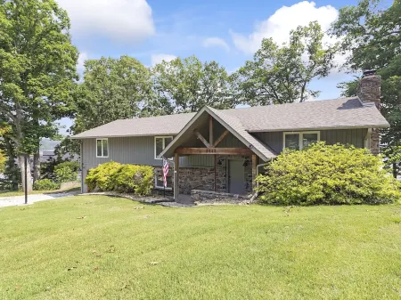 Lakefront Luxury! Direct Water Access, Spa, Fire Pit & Boat Launch-Sleeps 17