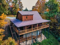 Spring Specials, King bed, Hot Tub, Secluded, Pool Table, Arcade, Real log cabin