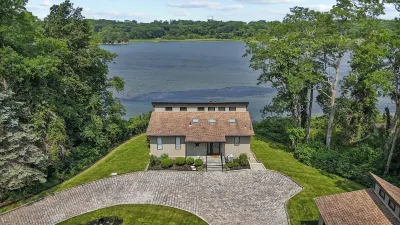 The Aquarius Narragansett, RI Waterfront Property Отели рядом с достопримечательностью «Университет Род-Айленд Бэй Кампус»