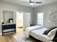 Guest House with a River View, located downtown Hannibal, MO—- No Cleaning Fee Hotels in Mason Township