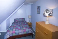 Duck's Delight - Pet friendly rentals within walking distance to Maddox Blvd!