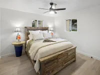 The Armadillo Villa! Hillside Haven with a Panoramic View of the Colorado River Hotels in Marble Falls