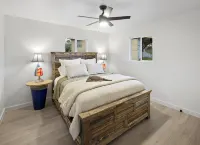 The Armadillo Villa! Hillside Haven with a Panoramic View of the Colorado River Hotels in Marble Falls