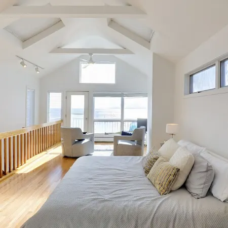 Cheerful 3 Bedroom Beach Front Cottage with Fireplace