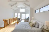 Cheerful 3 Bedroom Beach Front Cottage with Fireplace - 4성급