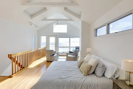 Cheerful 3 Bedroom Beach Front Cottage with Fireplace