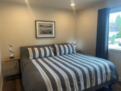 Contemporary One Bedroom Oasis in Downtown Kirkland Hotels in Kirkland