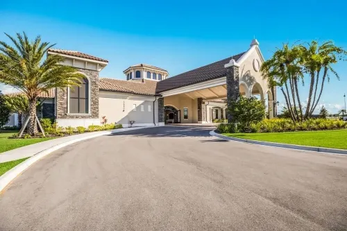 Golf, Pools, Shops in highly Desired Lakewood National Golf Club
