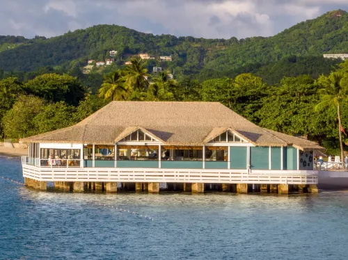 Sandals Halcyon Beach All Inclusive - Couples Only - bar