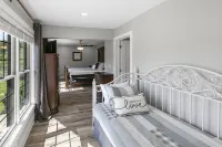 Lakefront Escape at Summer Breeze w/ Private Dock w/ Kayaks