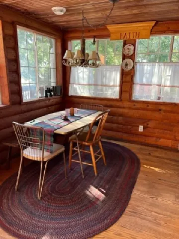 Cozy lake cabin with your own private dock. Secluded lot close to the city!