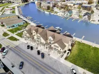 Sheboygan Waterfront 3 Bedroom 2.5 Bathroom Home Hotels in Sheboygan