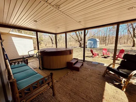 Cozy Serene Cabin by Lake MI&Dunes Private Hot Tub