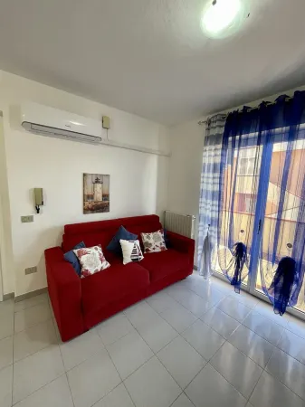 Very bright apartment with parking space, 10 minutes from the beach