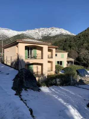 NICE APARTMENT IN HAMLET 700 M / north pond, fiber, solar hot water Các khách sạn ở Santa-Lucia-di-Mercurio