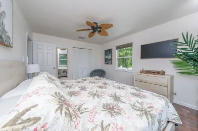 Relaxing Florida Keys canal front home in nature preserve Hotel in zona Old Wooden Bridge Guest Cottages & Marina