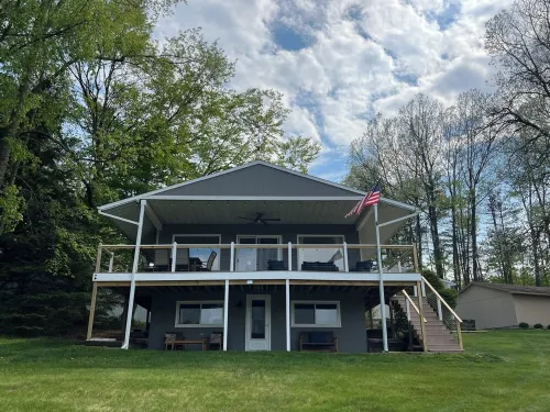 Beautiful lakefront cottage within minutes of sand dunes and Lake Michigan