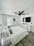 Welcome to Mindelo Oasis, your Florida pool house vacation home! 블루밍데일 힐스 공원 주변 호텔