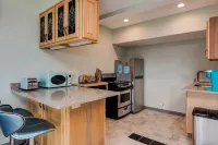 PETS, large fenced yard, full kitchen, 6 min to A-ville.