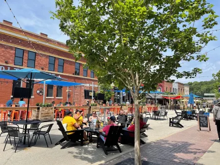 Beautiful 3 bed 2.5 bath condo w/pullout sofa in downtown Utica