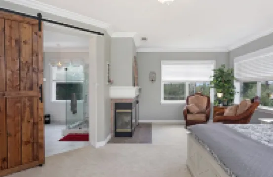 4-Bedroom Private Home Near Legoland, Zoo or the Beach. Dogs Free. Gameroom!