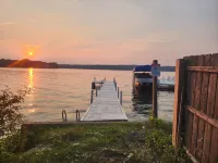 Beautiful remodeled house  a short walk to lake with shared pier.