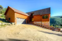 Experience the Mountains in style, 18 private Acres:  License 23-ZONE3484