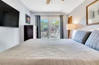 UNDER THE OAKS-Hot Tub & Walk Downtown