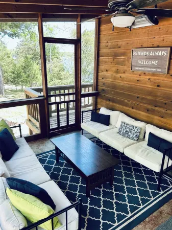 Sleeps 10, large deep water dock, 2 swim platforms- ladders & covered slip.