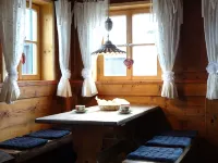 Lovingly modernized, exclusive apartment in a historic farmhouse Hotels in Görisried