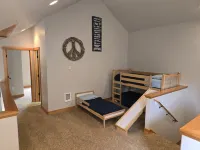 Large, Pet-friendly Townhouse steps from Spring Lake and minutes to the beach! Hotel a Rockaway Beach