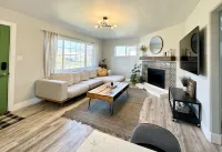 Newly remodeled home, close to the airport and city attractions. Pet friendly!