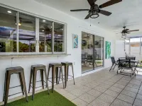Sunrise Family Haven: Private Pool & Scenic Vistas Hotels in Sunrise