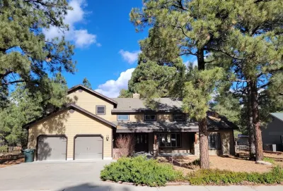 Lux 4 bed Cozy Chalet in the pines Near Grand Canyon/Downtown Williams/Bearizona Hotels near The Gateway to the Grand Canyon