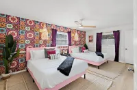 Hot Tub, Heated Pool, Mini Golf  Island Vibes Hotels in Pinellas County