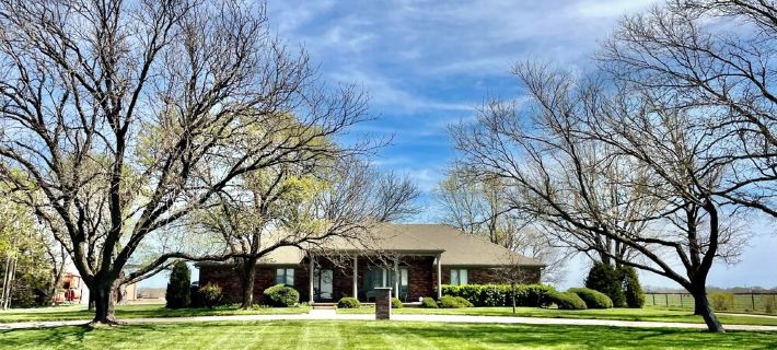 Peaceful Spacious Country house only 8 mins from the Kansas State Fairgrounds Hotels in Reno County
