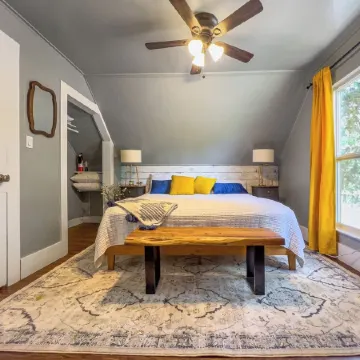 Cozy Modern Home Near Wsu,  Pet-Friendly, Fast Wi-Fi & Fire Pit