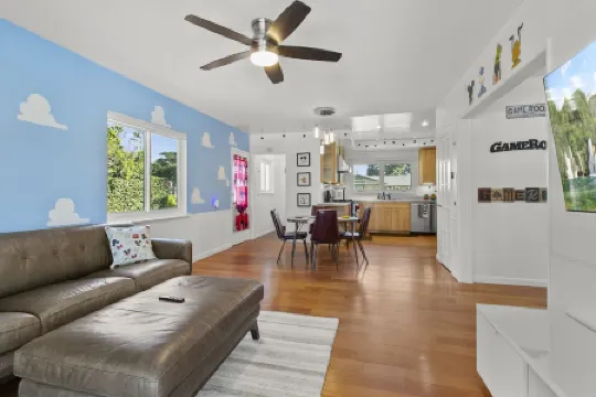 NEW Magical Family Fun! 10 Mins to Disneyland, Private Pool/Bounce House!