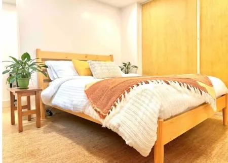 Great location, newly-finished, bright 1-bedroom