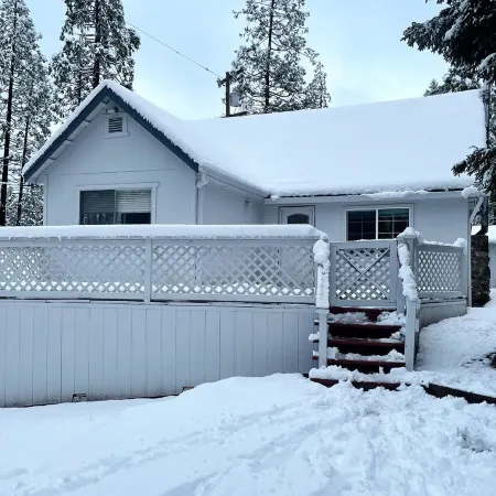 Harte Of The Pines Pet Friendly Walk to Downtown