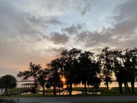 Lake Minneola Sunset Cottage - Lakefront Home - Sun Water Florida! Hotels in Minneola