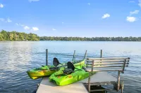 Lake Front Cottage with Amazing Firepit, Private Dock, Sleeps 6-8