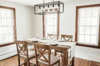 Spacious 4 bedroom home, close to hiking trails and Gore mountain for skiing Hotel a Schroon