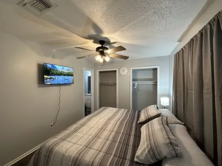 Piney Woods 8 - King Bed Отели в г. Тексаркана