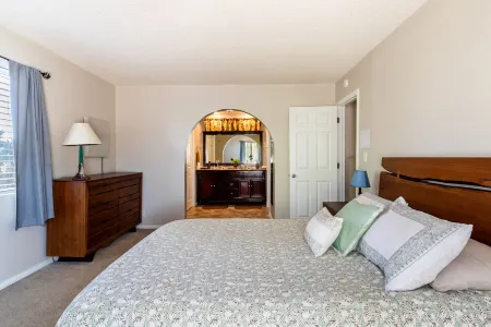 Eternity's Edge -Hike/Stargaze, Peaceful, Polished Отели в г. Туэнтинайн-Палмс