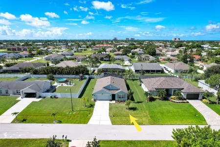 3 Miles to beach with Heated Southern Exposure Pool, Family Games & Dog friendly