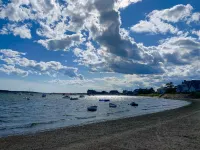 Lovely Cape Cottage 2 bedroom with private beach and central air.