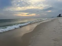 3Br Beach Condo Walk to Shops & Restaurants
