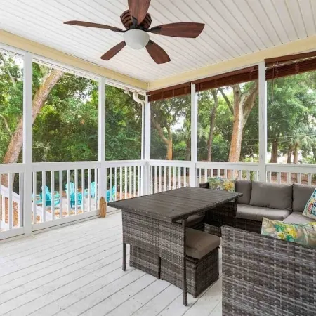 Folly Beach Gem: Walk to Beach, Restaurants & Nightlife - Happy Ours
